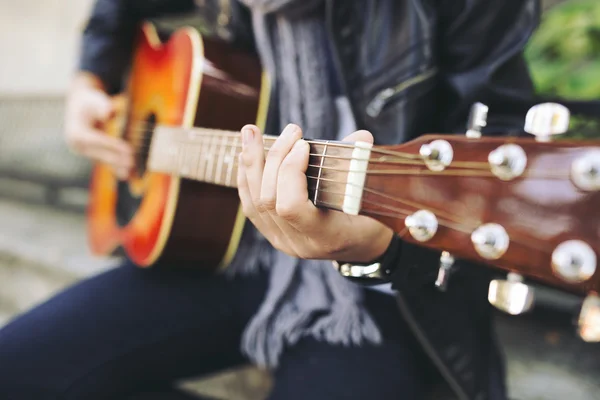 Young attractive street artist with his guitar — Stock Photo, Image