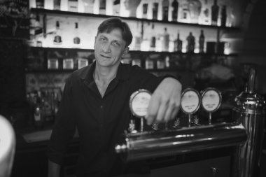 Barmen barda iş başında