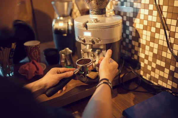 Barista at work in a coffee shop — Stock Photo, Image