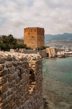 Sahil şeridindeki eski şehir Alanya