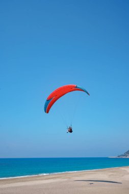 Sahilde paragliding basliyor