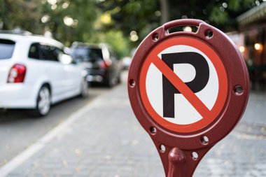 Park ya da dur işareti yok.