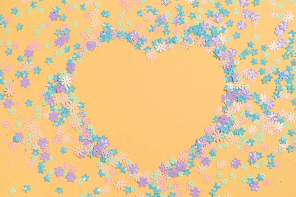 Valentijnsdag achtergrond met hart en bloemen — Stockfoto