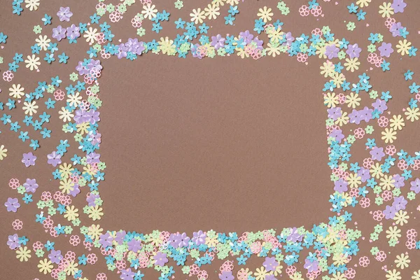 Confetti blommor på bakgrund med plats för text — Stockfoto