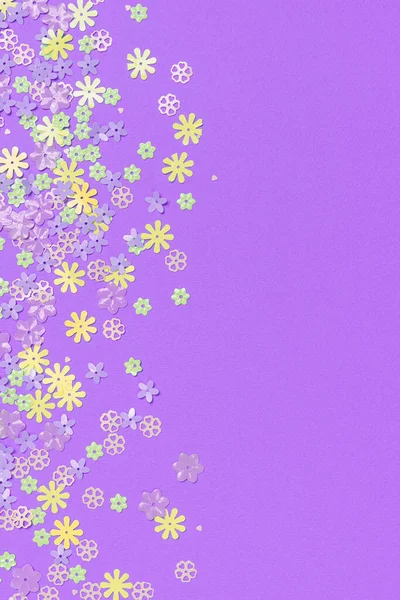 Fiori di confetti su sfondo con posto per testo — Foto Stock