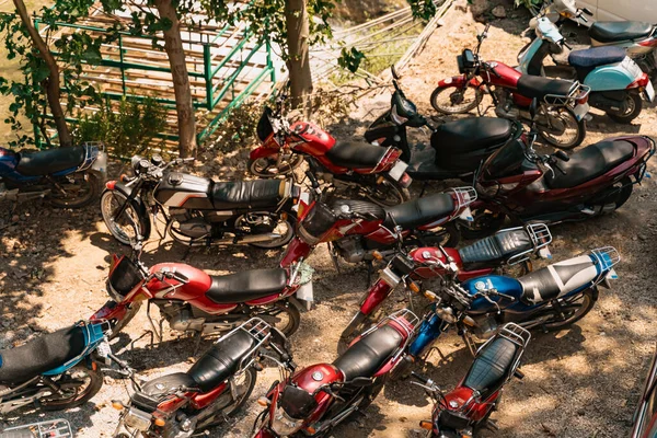 Πολλές μοτοσικλέτας ομάδα στάθμευσης — Φωτογραφία Αρχείου