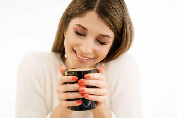 Καφές. Όμορφο κορίτσι πίνοντας καφέ. — Φωτογραφία Αρχείου