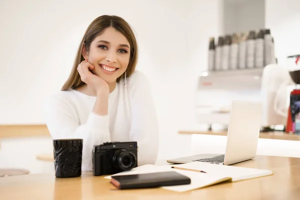 Fotografia, ludzie i koncepcja technologii — Zdjęcie stockowe