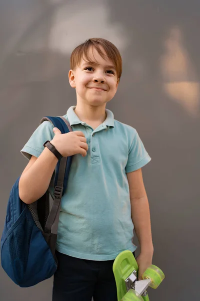 School boy holds a GREEN penny in his hands — Stock Photo, Image