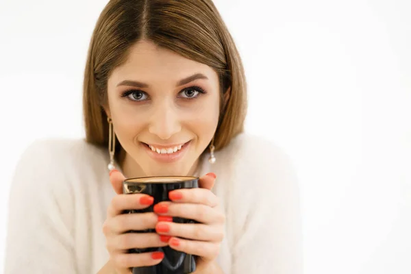 Koffie. mooi meisje drinken koffie. — Stockfoto