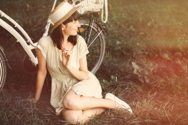 retro Bisiklet olan kadın