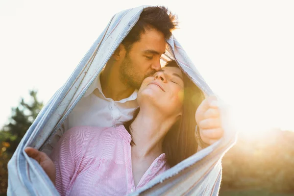 Feliz e jovem casal grávida — Fotografia de Stock