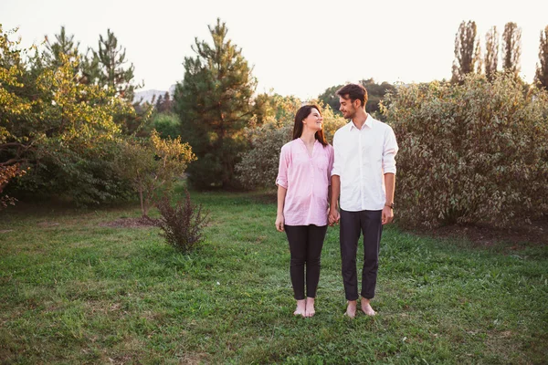 Happy and young pregnant couple — Stock Photo, Image