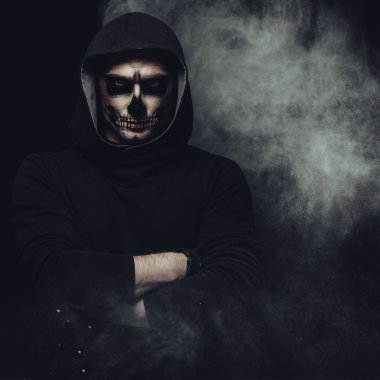 Cadılar Bayramı kafatası makyaj ile adam portresi