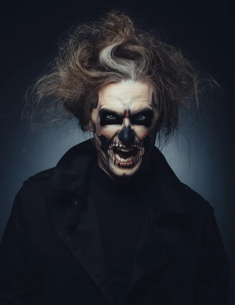 Portret van man met Halloween schedel make-up — Stockfoto