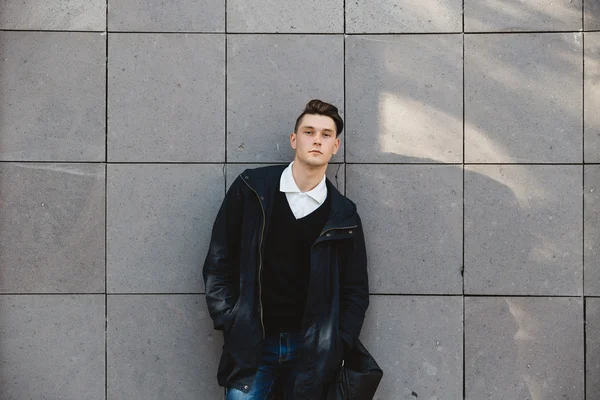 Fashion hipster male model posing outdoor — Stock Photo, Image