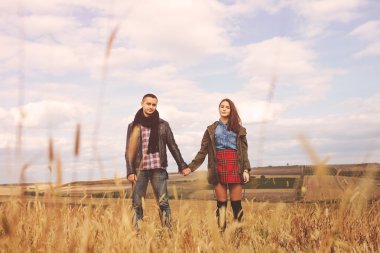 Genç güzel şık çift şehvetli manzara portresi ve