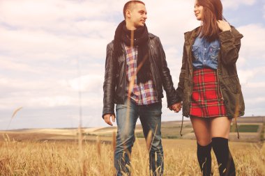 Genç güzel şık çift şehvetli manzara portresi ve