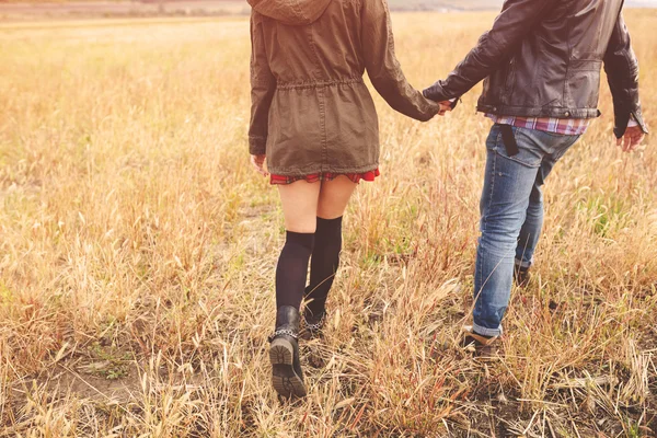 Genç güzel şık çift şehvetli manzara portresi ve