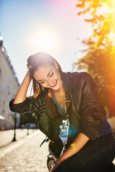 Biker girl in a leather jacket on a motorcycle — Stock Photo, Image