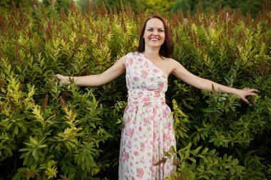 Güzellik romantik kadın açık havada