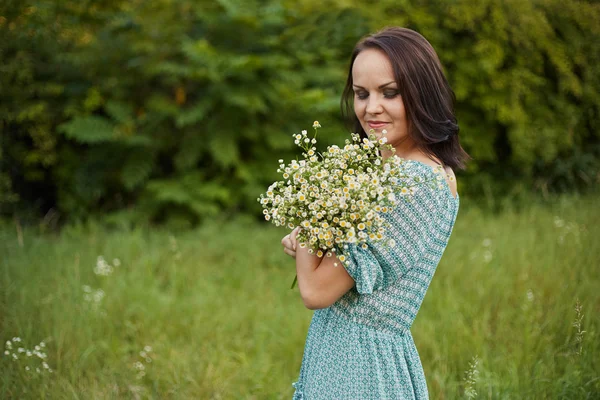 Krása romantická žena venku — Stock fotografie