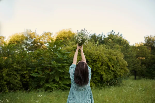 Krása romantická žena venku — Stock fotografie