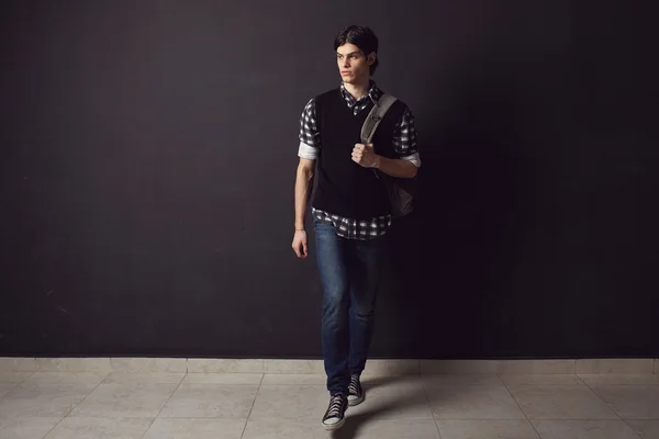 Retrato de un joven guapo — Foto de Stock