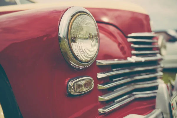 Retro car parked on grass — Stock Photo, Image