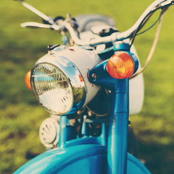 蓝色的老式摩托车 — 图库照片