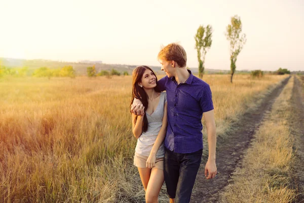 Pareja joven enamorada —  Fotos de Stock