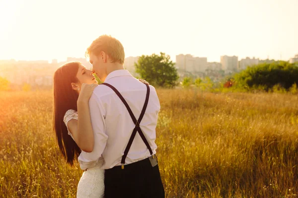 Pareja joven enamorada — Foto de Stock