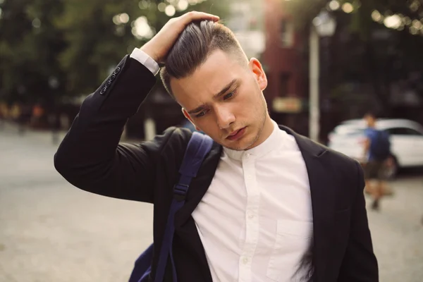 Portrait of young man with a backpack on his back — Stock Photo, Image