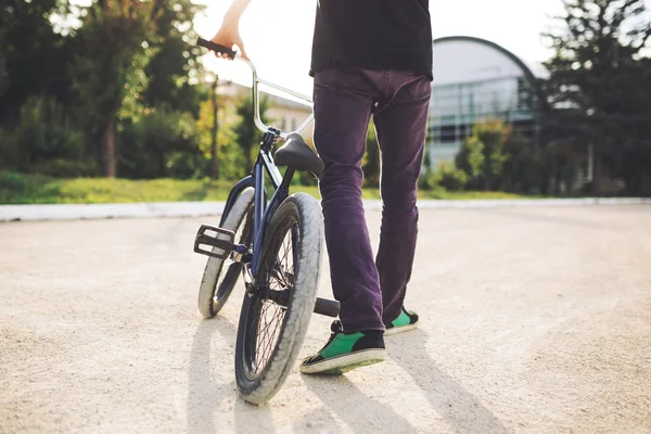 Giovane ciclista BMX — Foto Stock