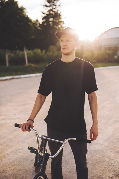 Młody Bmx rower rider — Zdjęcie stockowe