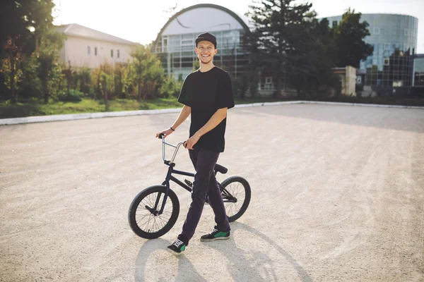 Mladý Bmx kolo rider — Stock fotografie