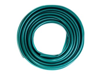 Beyaz bir arka plan üzerinde izole sulama için hortum