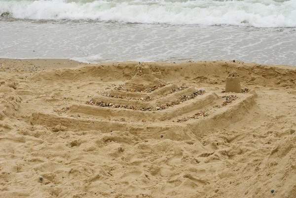 Grand Kumdan kale boş bir plaj üzerinde.