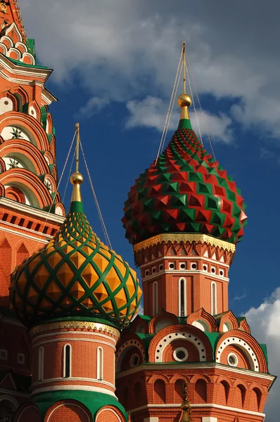 View on dome of St. Basil's Cathedral on Red Square in Moscow in summer day — Stock Photo, Image