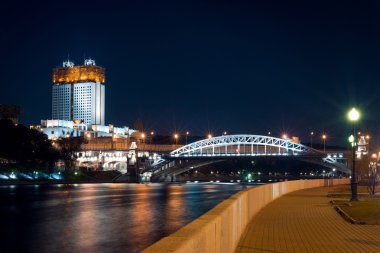 Rus Bilimler Akademisi, Moskova dolgu ve gece kemer Köprüsü Manzaralı