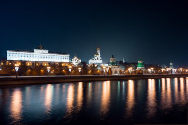 Nehir, Moskova Kremlin'in duvar ve Ivan çıkabilir büyük çan kulesi karmaşık görüntülemek