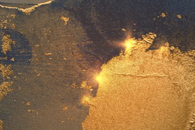 Koyu altın ve mavi soyut alkol mürekkep mermer dokusu