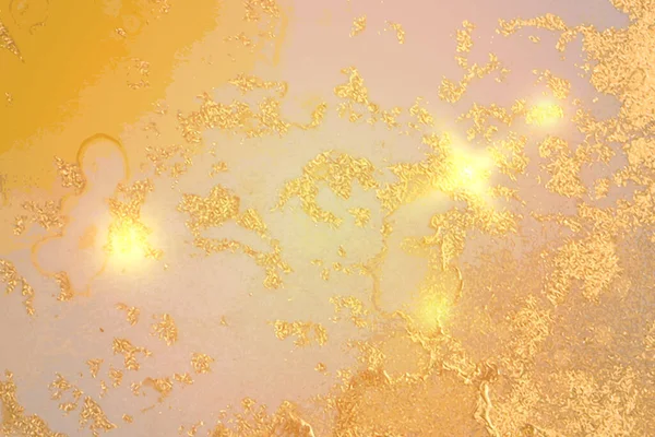Abstrakter hellgelber und goldener Hintergrund mit Marmorstruktur und glänzendem Glitzern — Stockvektor