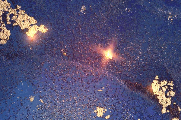 Parlak mor mermer desenli altın tozlu