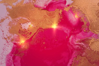 Magenta, altın ve menekşe soyut mermer desenli, parıltılı.