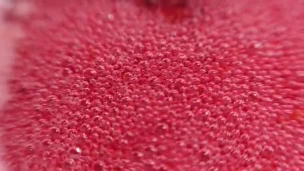 Dżem Malinowy Procesie Wrzenia Syrop Malinowy Różowe Tło Bąbelkami Malinami — Wideo stockowe