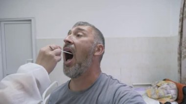 Bir adamın burun ve gırtlağından alınan örnekler..