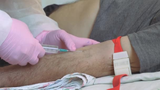 Injeção intravenosa. Preparação para a injeção. — Vídeo de Stock