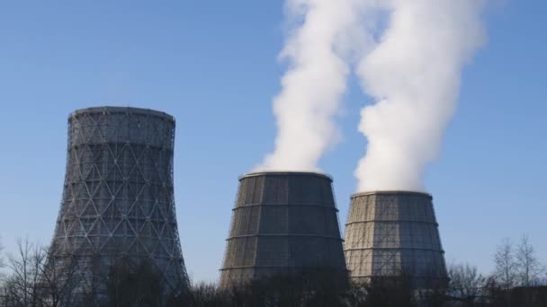 Winter sky. Steam from the cooling tower of a thermal electric water supply station. Smoke from the chimney. — Stock Video