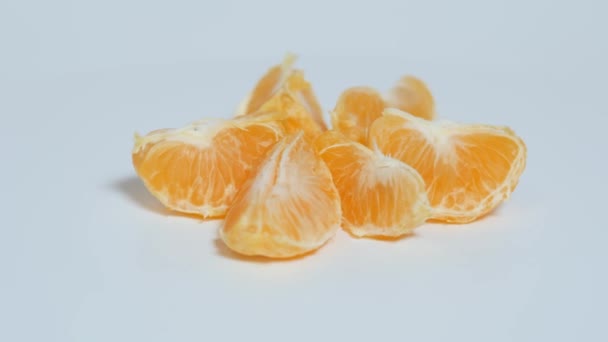 회전 테이블에 있는 오렌지 슬라이스. — 비디오